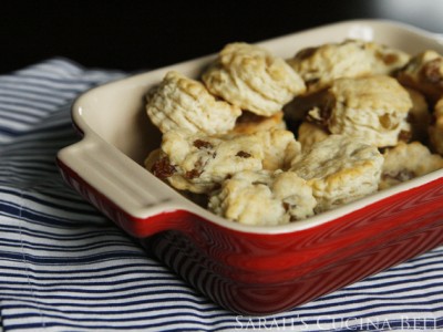Itty Bitty Raisin Biscuits