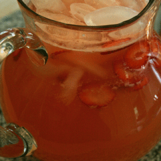 Easy Sparkling Strawberry Lemonade