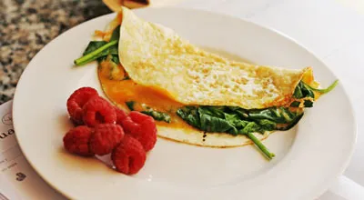 Spinach and Cheddar Egg White Omelet