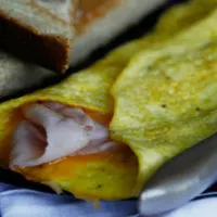 Delicate Ham and Cheddar Omelet