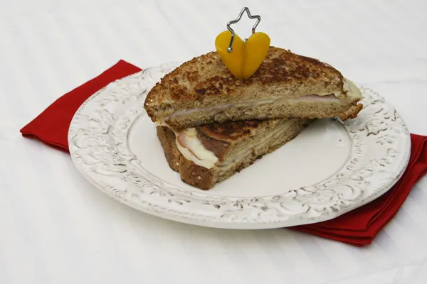 https://sarahscucinabella.com/wp-content/uploads/2012/09/devil-wears-prada-grilled-cheese-sandwich.jpg.webp