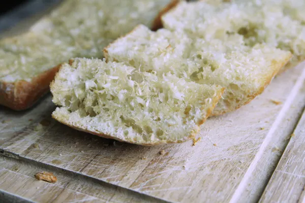 Easy Crispy Garlic Bread
