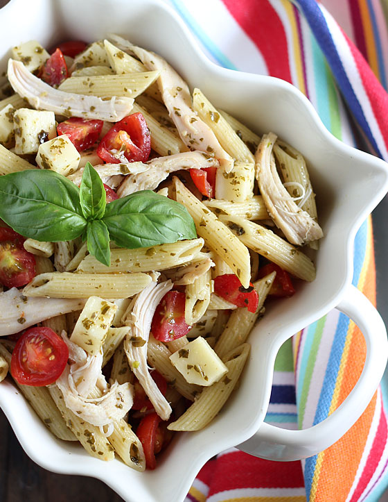 https://sarahscucinabella.com/wp-content/uploads/2016/02/caprese-pasta-salad-2.jpg