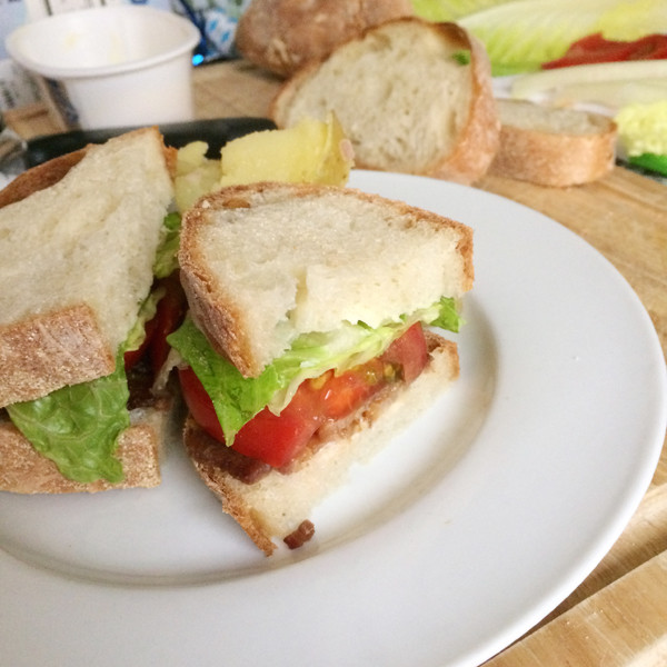 A BLT sandwich on a white plate.