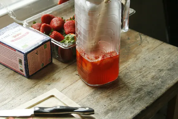 Making Strawberry Iced Tea Lemonade
