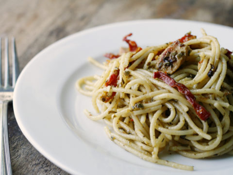 Easy Pesto Spaghetti With Chicken And Sundried Tomatoes Sarah S Cucina Bella