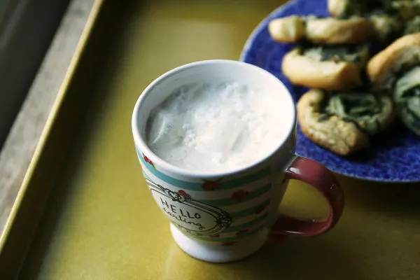 rich-coffee-with-frothed-creamer