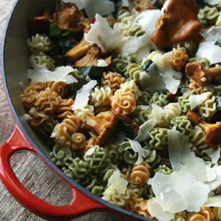 Garlicky Chanterelle Mushroom Pasta