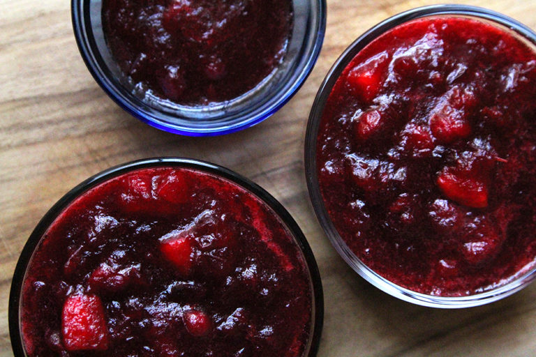 Homemade Cranberry Sauce with Apples and Cinnamon