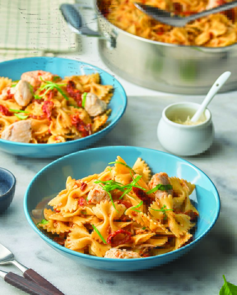 Sundried Tomato, Chicken and Garlic One-Pot Pasta
