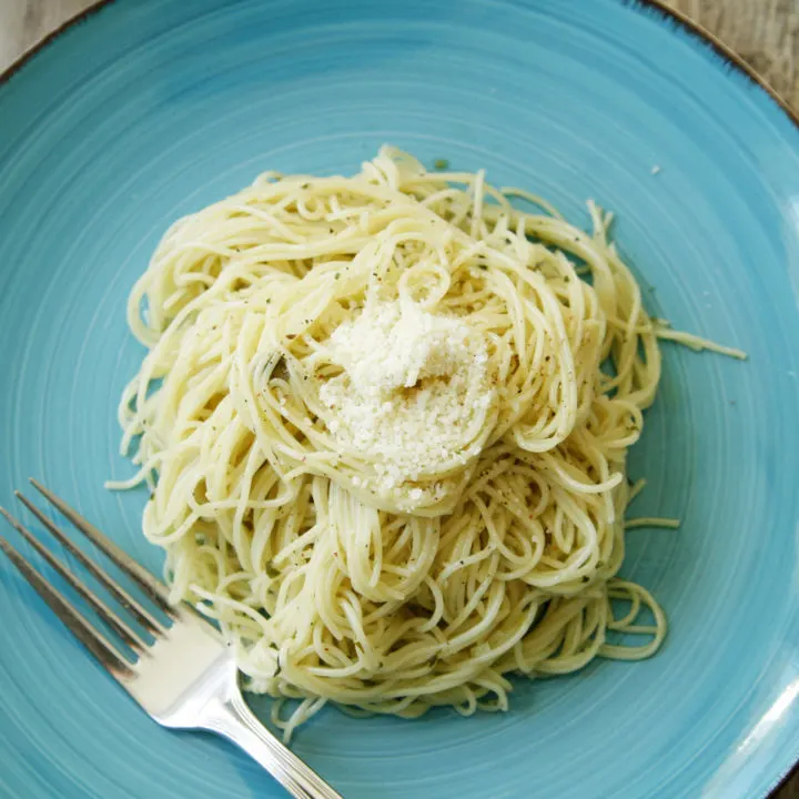 Aglio e Olio (Pasta with Olive Oil and Garlic)