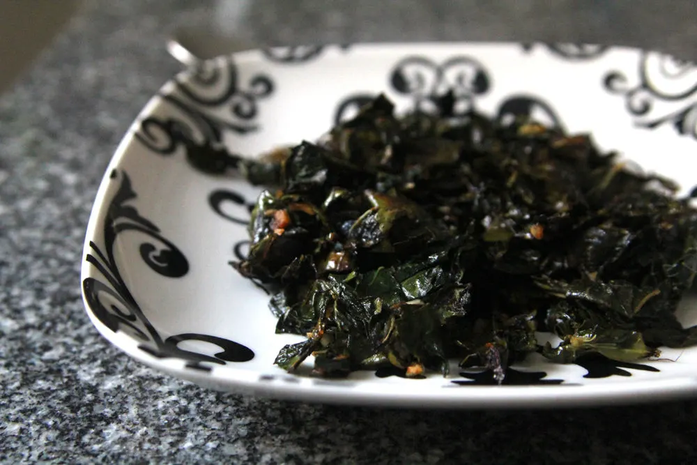 Simple Garlic Sauteed Collard Greens - Yup, it's Vegan