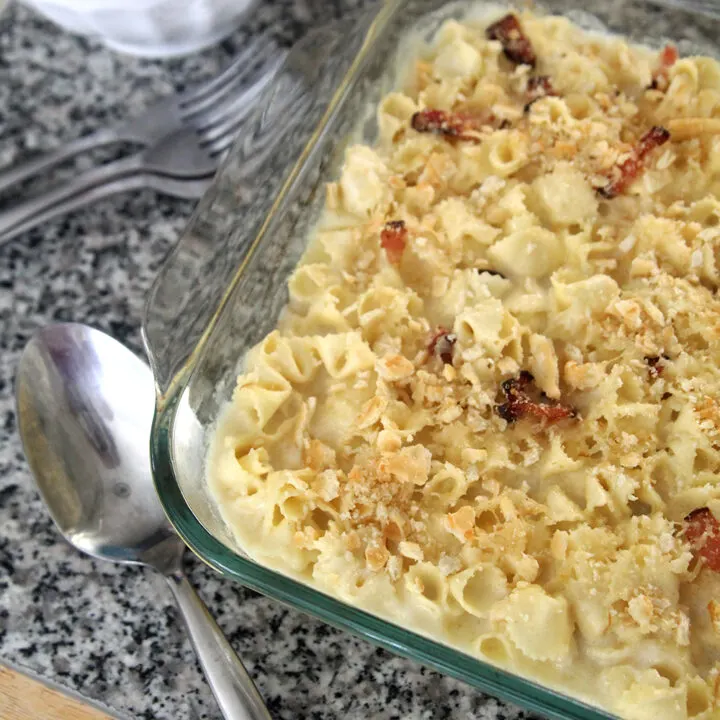 Smoked Cheddar Mac and Cheese with Bacon