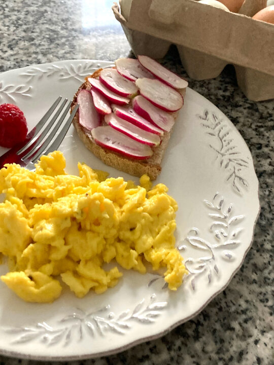 scrambled eggs & sausage sandwich