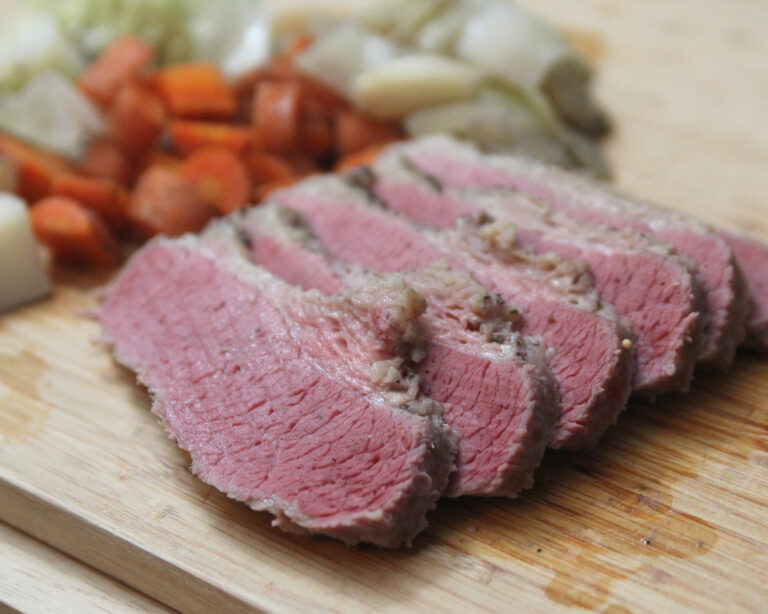 How to Cook Corned Beef in a Slow Cooker