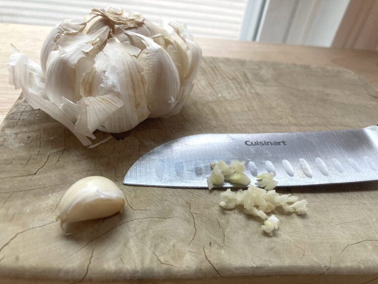 How to Mince Garlic