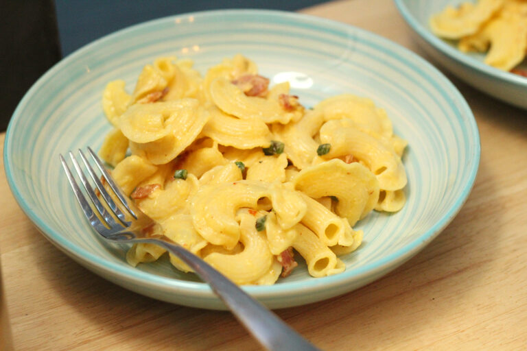 How to Make Garlic Scape Carbonara