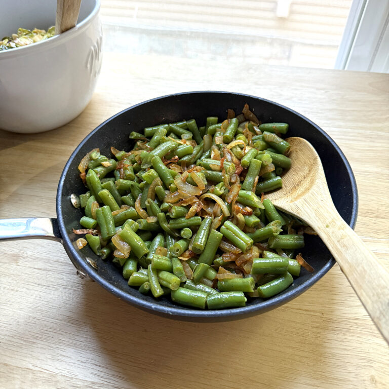 Caramelized Onions and Green Beans Side Dish Recipe